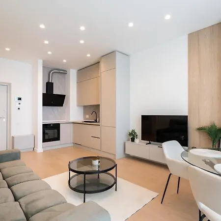 Apartamento Caffe Luxury King Bed Entire Apartment, Underground Parking Near Promenada Bussiness Center Bucareste