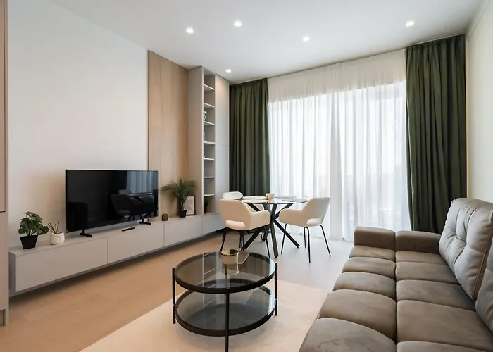 Caffe Luxury King Bed Entire Apartment, Underground Parking Near Promenada Bussiness Center Appartamento *