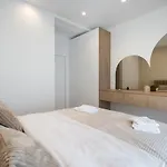 Caffe Luxury King Bed Entire Apartment, Underground Parking Near Promenada Bussiness Center Apartment Bucharest