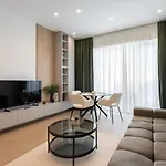 Caffe Luxury King Bed Entire Apartment, Underground Parking Near Promenada Bussiness Center Apartment *