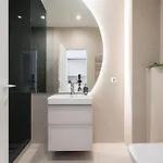 Apartment Caffe Luxury King Bed Entire Apartment, Underground Parking Near Promenada Bussiness Center