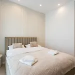 Caffe Luxury King Bed Entire Apartment, Underground Parking Near Promenada Bussiness Center * Bucharest