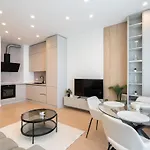 Apartment Caffe Luxury King Bed Entire Apartment, Underground Parking Near Promenada Bussiness Center