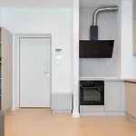 Caffe Luxury King Bed Entire Apartment, Underground Parking Near Promenada Bussiness Center Apartment
