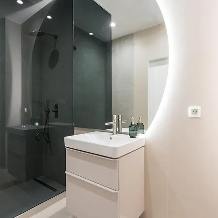 Caffe Luxury King Bed Entire Apartment, Underground Parking Near Promenada Bussiness Center * Bucureşti