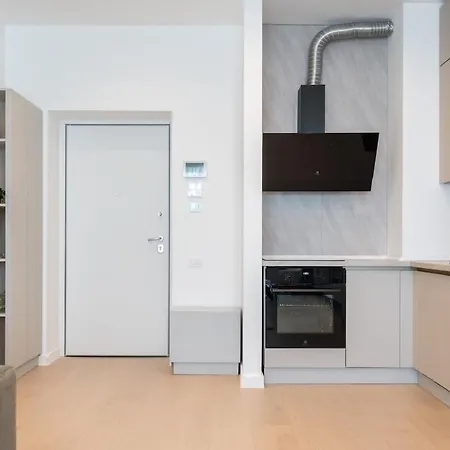 Caffe Luxury King Bed Entire Apartment, Underground Parking Near Promenada Bussiness Center Apartament