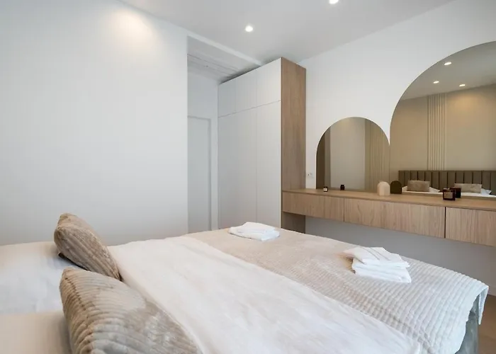 Caffe Luxury King Bed Entire Apartment, Underground Parking Near Promenada Bussiness Center Apartmán Bukurešť