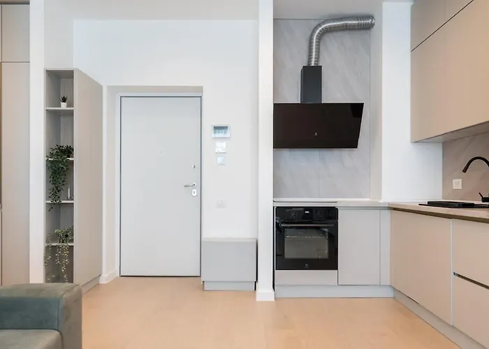 Caffe Luxury King Bed Entire Apartment, Underground Parking Near Promenada Bussiness Center Apartmán
