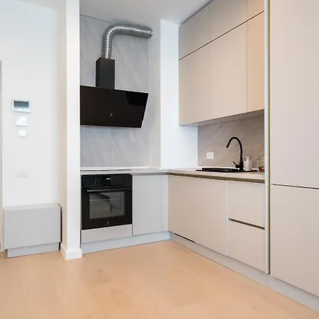 Caffe Luxury King Bed Entire Apartment, Underground Parking Near Promenada Bussiness Center