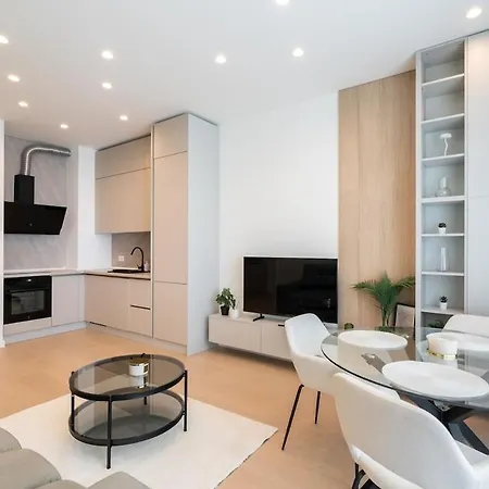 דירה Caffe Luxury King Bed Entire Apartment, Underground Parking Near Promenada Bussiness Center