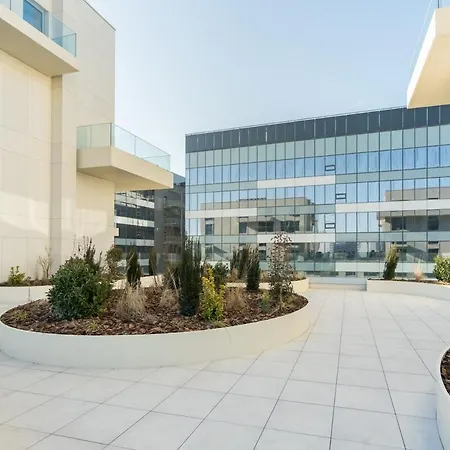 דירה Caffe Luxury King Bed Entire Apartment, Underground Parking Near Promenada Bussiness Center בוקרשט