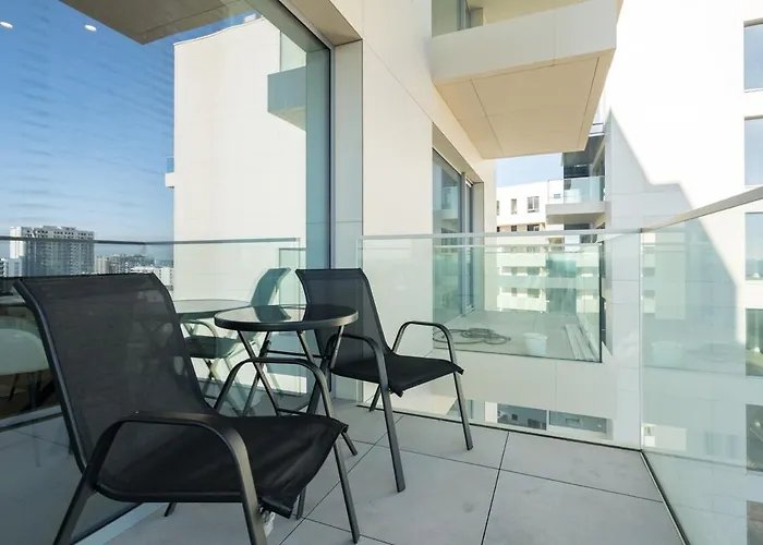 Caffe Luxury King Bed Entire Apartment, Underground Parking Near Promenada Bussiness Center Apartament