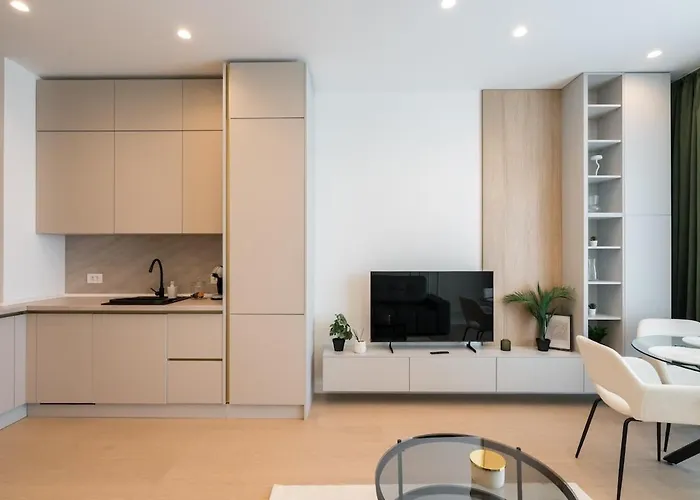 Caffe Luxury King Bed Entire Apartment, Underground Parking Near Promenada Bussiness Center