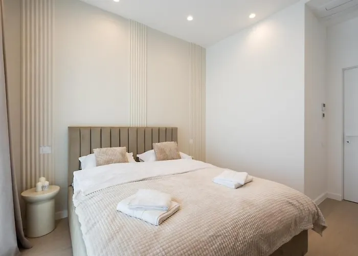 Caffe Luxury King Bed Entire Apartment, Underground Parking Near Promenada Bussiness Center * Bucureşti