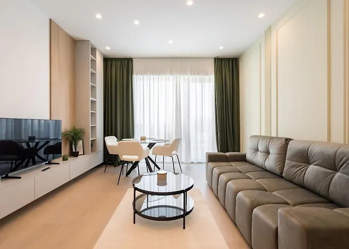 Caffe Luxury King Bed Entire Apartment, Underground Parking Near Promenada Bussiness Center