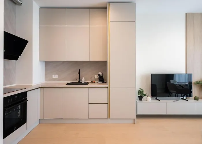 Caffe Luxury King Bed Entire Apartment, Underground Parking Near Promenada Bussiness Center *