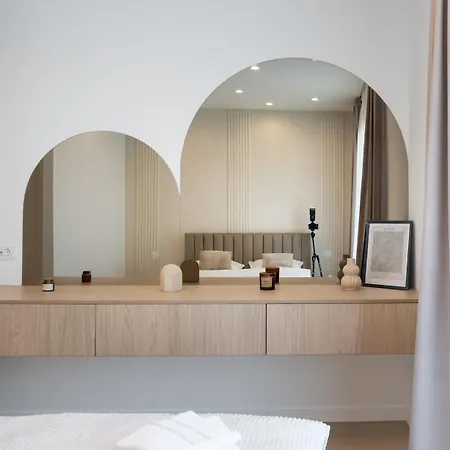 Caffe Luxury King Bed Entire Apartment, Underground Parking Near Promenada Bussiness Center