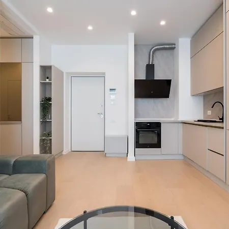 Апартаменти Caffe Luxury King Bed Entire Apartment, Underground Parking Near Promenada Bussiness Center Бухарест