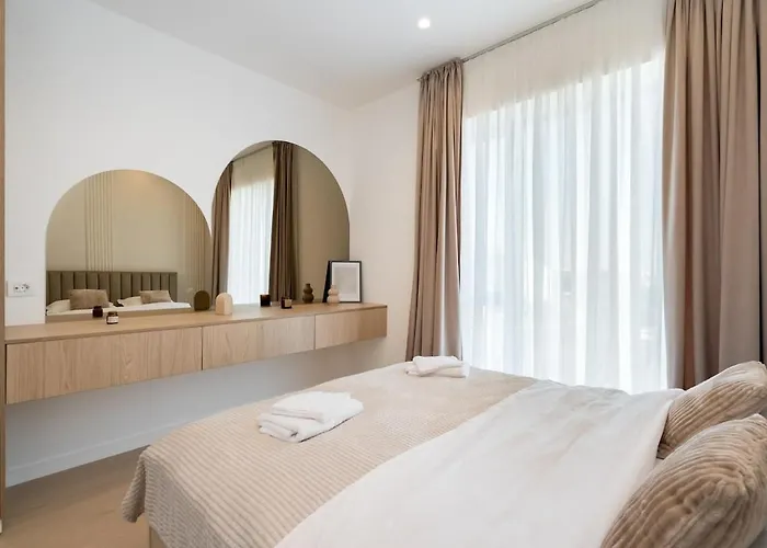 Caffe Luxury King Bed Entire Apartment, Underground Parking Near Promenada Bussiness Center Bukarest