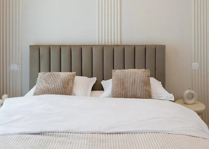 Apartman Caffe Luxury King Bed Entire Apartment, Underground Parking Near Promenada Bussiness Center Bukarest