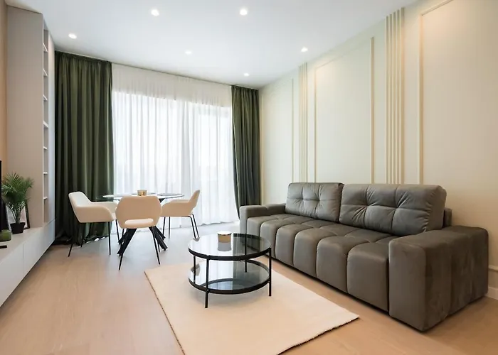 Caffe Luxury King Bed Entire Apartment, Underground Parking Near Promenada Bussiness Center