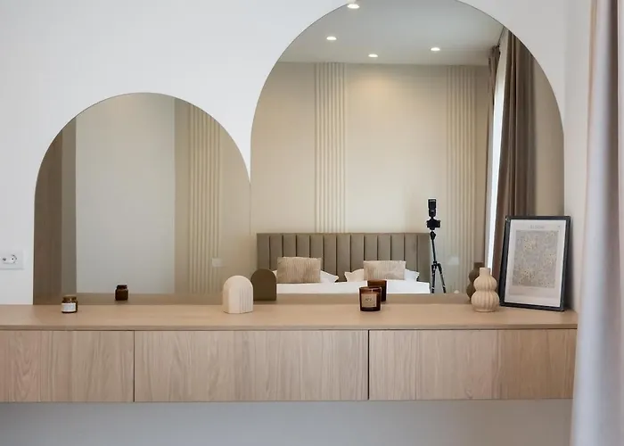 Caffe Luxury King Bed Entire Apartment, Underground Parking Near Promenada Bussiness Center