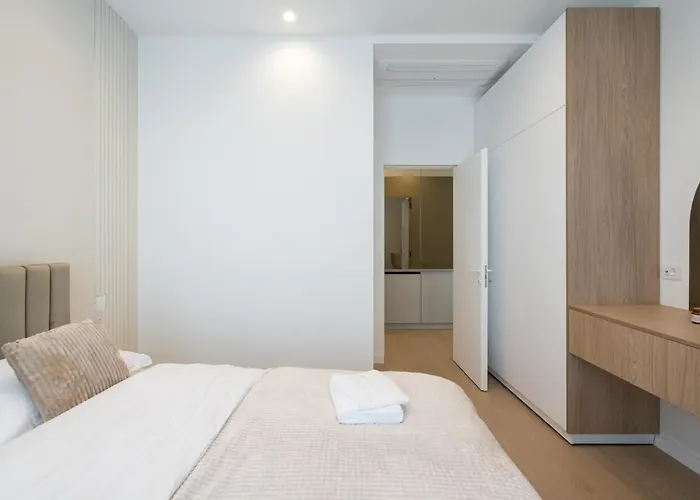 Caffe Luxury King Bed Entire Apartment, Underground Parking Near Promenada Bussiness Center Апартаменти Бухарест