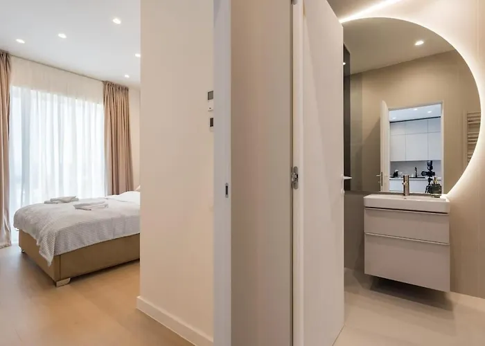 Caffe Luxury King Bed Entire Apartment, Underground Parking Near Promenada Bussiness Center Apartman