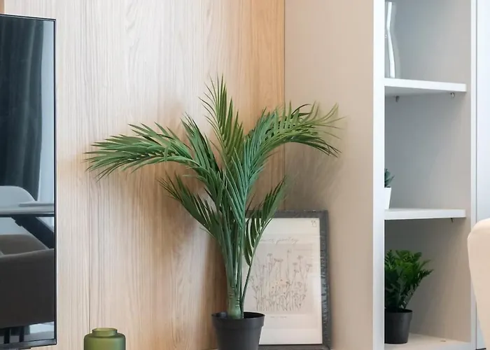 Caffe Luxury King Bed Entire Apartment, Underground Parking Near Promenada Bussiness Center *