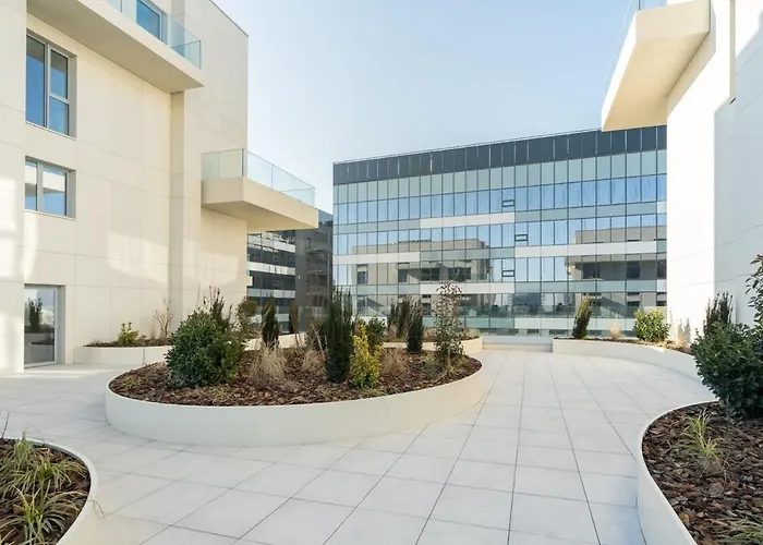Апартаменти Caffe Luxury King Bed Entire Apartment, Underground Parking Near Promenada Bussiness Center Бухарест