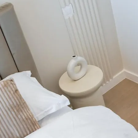 Caffe Luxury King Bed Entire Apartment, Underground Parking Near Promenada Bussiness Center Lejlighed *