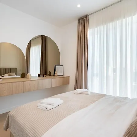 Caffe Luxury King Bed Entire Apartment, Underground Parking Near Promenada Bussiness Center Bukarest