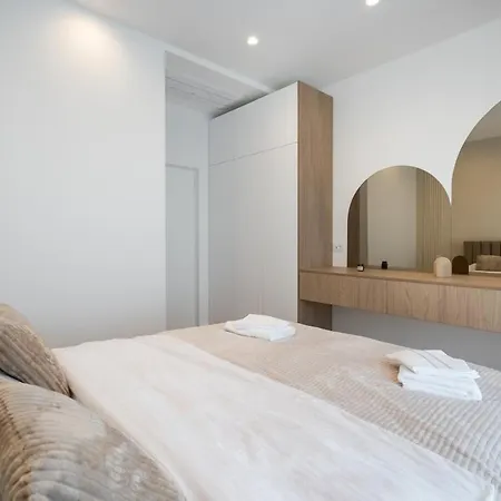 Caffe Luxury King Bed Entire Apartment, Underground Parking Near Promenada Bussiness Center Lejlighed Bukarest