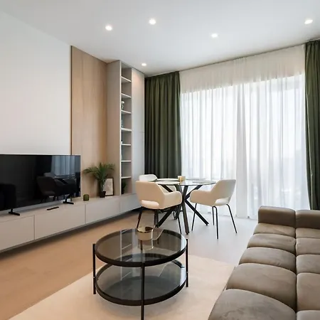 Caffe Luxury King Bed Entire Apartment, Underground Parking Near Promenada Bussiness Center Lejlighed *