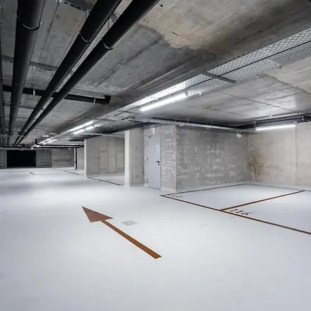 Caffe Luxury King Bed Entire Apartment, Underground Parking Near Promenada Bussiness Center Lejlighed *