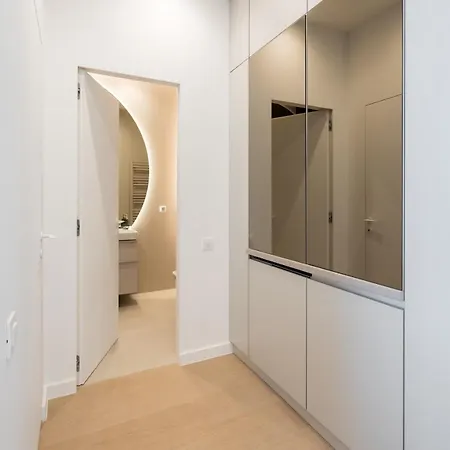 Lejlighed Caffe Luxury King Bed Entire Apartment, Underground Parking Near Promenada Bussiness Center